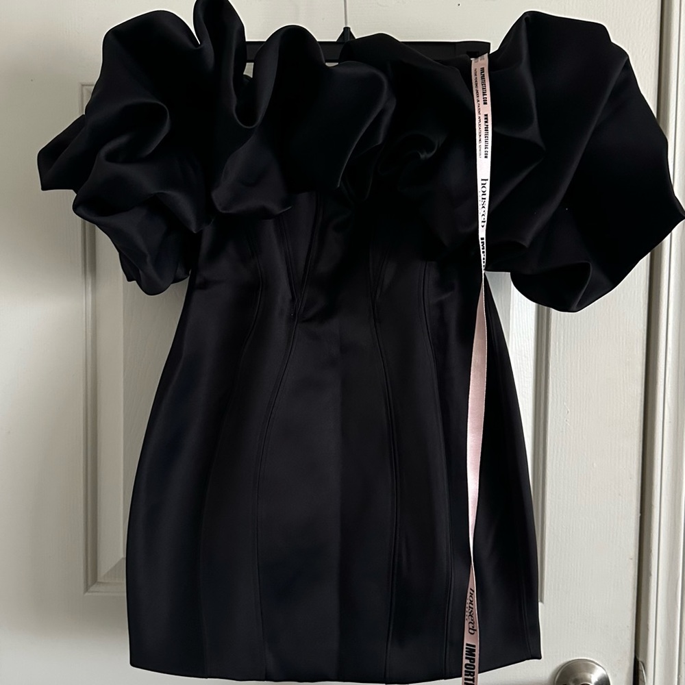 Puff Off the Shoulder Minidress
HOUSE OF CB